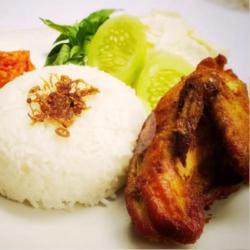 Lalapan Dada Ayam Goreng