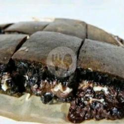 Blackforest Pisang Kacang Cokelat Susu (sedang)