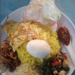 Nasi Kuning Plus Telor Bulat