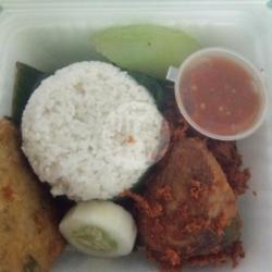 Nasi Penyet Ayam Kremes