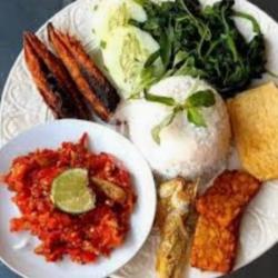 Paket Nasi Ikan Asin Tongkol Tahu Tempe Kentang Lalapan Sambal