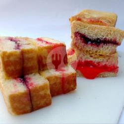 Roti Bakar Strowberry  Blueberry