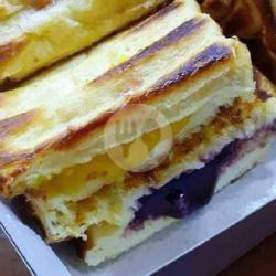 Tiramisu Blueberry Nanas/strawberry