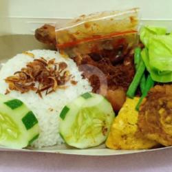 Nasi Putih Paketan   Ayam Goreng Lengkuas   Tempe Tahu   Lombok Cobek Merah/ijo