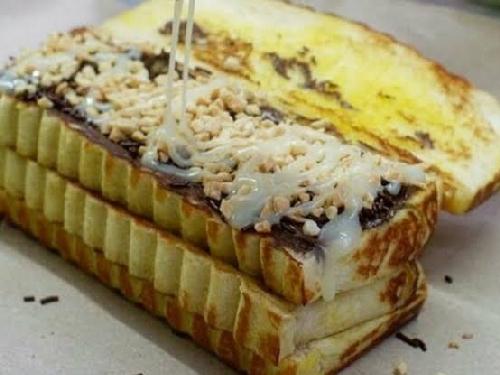 ROTI BAKAR DAN SEBLAK KELANA, Jalan Raya Bandorasakulon