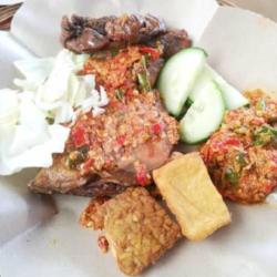 Paket Hemat Nasi  Ayam   Tempe   Tahu Free Es Teh