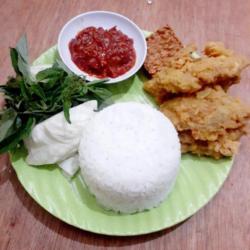 Nasi Lalapan Terong Crispy