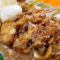 Sate Daging Campur   Ketupat