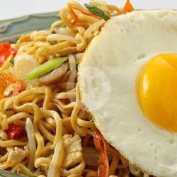 Bakmi Campur Goreng   Ceplok/dadar   Es Teh