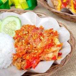 Ayam Geprek   Nasi   Tempe/tahu   Lalapan