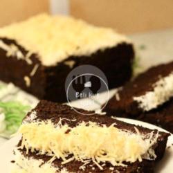 Lapis Talas Brownies Kukus Keju