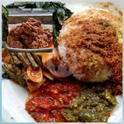 Nasi Padang Daging Rendang
