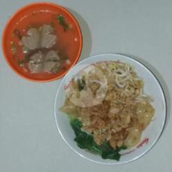 Kwetiaw Ayam Bangka Bakso