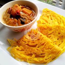 Roti Jala Kuah Kari