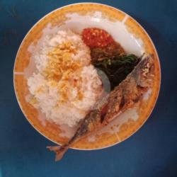 Nasi   Ikan Kembung   Sayur   Sambel   Kuah