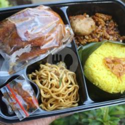 Nasi Kuning Box Bento Ikan Tuna