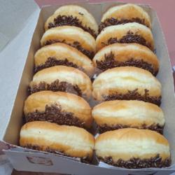 12 Donat Seres Coklat