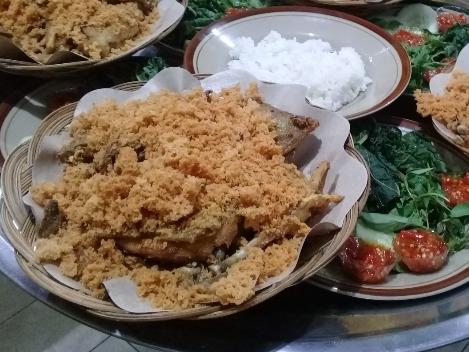 Ayam&Bebek Kremes Mas Faiz, Solo Baru