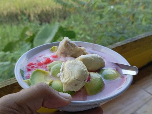 Spesial Durian Es Oyen Mas Ulum Pungging, Depan Pom Pungging