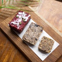 Healthy Treat Pistachio Almond And Chia Seeds, Superfood Whey Protein Bar, Maca And Cranberry Bar