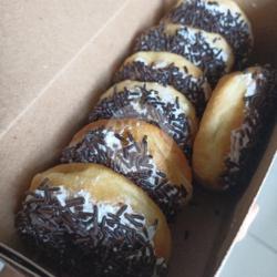 Donat Classic Topping Meses Isi 7