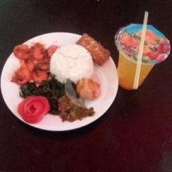 Nasi Udang Balado Tempe/tahu Es Jeruk Sayur Sambal