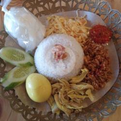 Nasi Uduk Komplit Telur Utuh