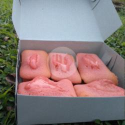 Kue Balok  Strawberry Uyung Bandung