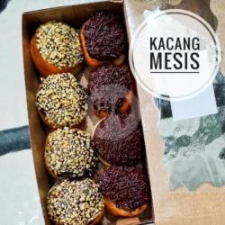 Donat Mini Coklat Kacang Dan Coklat Mesis