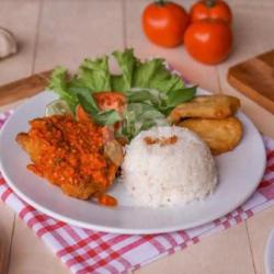 Ayam Geprek Jumbo  Nasi Tahu/tempe