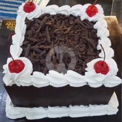 Kue Tar Black Forest Kecil