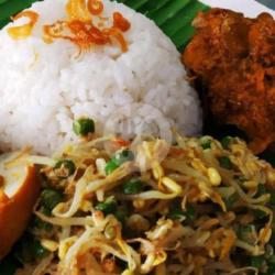 Nasi Urap   Ayam Semur