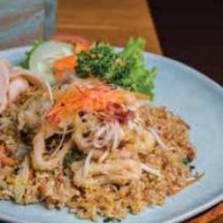 Nasi Goreng Cumi Sambal Mangga