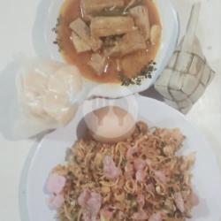 Ketupat Sayur Mie Susu Panas