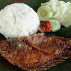 Penyetan Ikan Kuniran Goreng Nasi Sambel Dan Lalapan