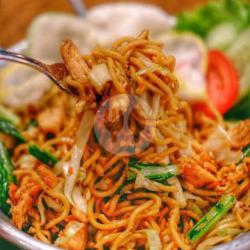 Mie Tek Tek Goreng Ayam Gobyos