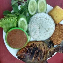 Ikan Bawal Bakar Spesial