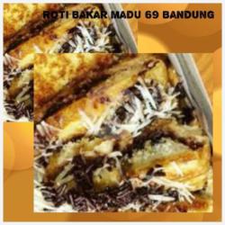 Keju Coklat Kacang Campur