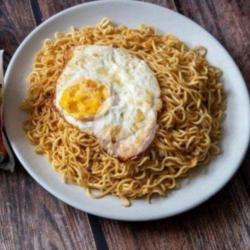 Indomie Goreng Saos Black Pepper Chicken Pop Telur