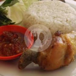 Lalapan Ayam Upin Ipin Komplit