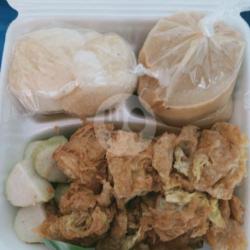 Lontong Tahu Dua Telur Dadar Pedas Nya Di Tulis