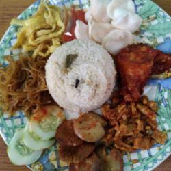 Nasi Uduk Ayam Semur Jengkol