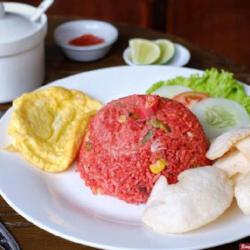 Nasi Goreng Merah Hati/empela   Es Teh