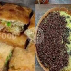 1 Martabak Telor Ayam Biasa 1 Martabak Manis Kismis Coklat