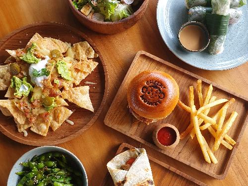 Cheeky Monkey Cafe Ubud, Jl. Katik Lantang Singakerta