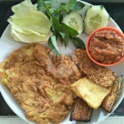 Lalapan Telor Dadar   Nasi   Tahu Tempe