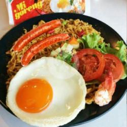 Indomie Pedas Sosis   Telur