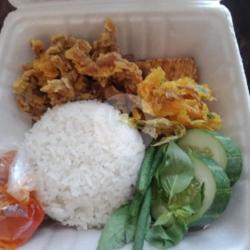 Nasi Lalapan Usus Crispy