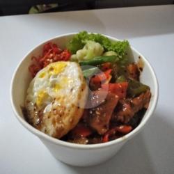 Rice Bowl Chiken Black Paper With Vegies   Fried Egg