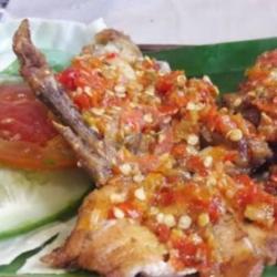 Bebek Geprek Dahsyat Yanuar Sambel Bawang Mentah